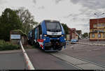 Nachschuss auf 159 208-8 (Stadler Eurodual 2159), die soeben ihre Kesselwagen über den Bahnübergang (Bü) Trothaer Straße auf dem Weg Richtung Hafen Halle geschoben hat.
Aufgenommen im Gegenlicht.

🧰 Rail Care and Management GmbH (RCM)/European Loc Pool AG (ELP), vermietet an die BSAS EisenbahnVerkehrs GmbH & Co. KG
🚝 DGS 95639 Sangerhausen–Halle-Trotha
🚩 Hafenbahn Halle-Trotha
🕓 24.8.2020 | 18:53 Uhr