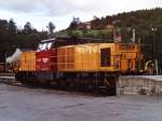 8709 auf Bahnhof Domb�s am 7-7-2000. Bild und scan: Date ...