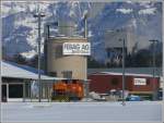 dienst--und-rangierloks Tm 2/2 93 aus Untervaz-Trimmis holt im Industriegebiet von Trimmis einen G�terwagen ab. (01.02.2010)