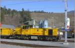 Gmf 4/4 242 in Reichenau-Tamins. (08.04.2010)  ...