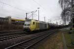 ER 20-003 mit einem Kesselwagenzug am 12.12.2009 in Lehrte  ...