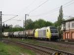 ER 20-004 zieht am 29.04. 10 einen Kesselwagen Ganzzug durch Lehrte ...