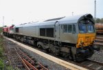 Zwei Class 66 DE6302 ...  Stefan Hochstetter 19.04.2012