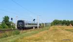 DSB IC 3 5090 ist am 24.06.09 als EC 237 Hamburg Hbf - Kopenhagen bei Reinfeld (Holst.) Richtung Lbeck Hbf unterwegs. Hinter Lbeck geht es entlang der Lbecker Bucht ber die kurvigen aber reizvollen Strecken Ostholsteins nach Fehmarn, wo der Zug die Fhre Richtung Roedby nimmt.