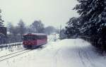 Lygby-Nærum-Jernbane (LNJ, Nærumbanen) im März 1975: Ein Triebwagen des Typs Ym in Ravnholm im März 1975.