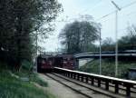 DSB S-Bahn Kopenhagen im Mai 1978: Auf Abstellgleisen in der Nähe vom S-Bahnhof Frederiksberg halten zwei Garnituren der ersten S-Bahnwagengeneration, die auf ihren  Dienst  auf der Linie Fx in