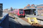 DSB S-Bahn Kopenhagen: Linie F (SA 8198 + SB 8398 + SC 8698 + SD 8898 + SD 9898 + SC 9698 + SB 9398 + SA 9198) hält im S-Bahnhof Ny Ellebjerg kurz vor der Abfahrt nach Hellerup.