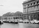 København / Kopenhagen Københavns Sporveje (KS) SL 10 (Tw 601 + Bw 15xx) Stadtzentrum, Holmens Kanal / Kongens Nytorv im September 1968. - Rechts ist ein Teil des Königlichen Theaters zu sehen. - Scan von einem S/W-Negativ. Film: Ilford FP3.