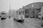 København / Kopenhagen Københavns Sporveje SL 7 (Tw 600) København N, Nørrebro, Straßenbahnbetriebsbahnhof Nørrebro im April 1969 (an einem Tag mit Schneeregen).