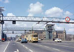 København / Kopenhagen Københavns Sporveje SL 5 (Drehgestelltriebwagen 550 + Drehgestellbeiwagen 15**) Langebro (: Lange Brücke) am 22.