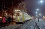 København / Kopenhagen Københavns Sporveje SL 6 (Tw 552 + Bw 15xx) Christiansborg Slotsplads / Højbro am 9. januar 1969. - Rechts im Hintergrund ahnt man die Börse mit der Drachenturmspitze; das Renaissancegebäude wurde in den Jahren 1620 - 1623 errichtet, aber erst einige Jahre später fertig gebaut. - Scan von einem Farbnegativ. Film: Kodacolor X. 