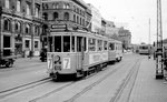 København / Kopenhagen Københavns Sporveje (KS) SL 7 (Tw 616 + Bw 15xx) Centrum, Nørre Voldgade / Frederiksborggade / Nørreport station (: DSB-Bahnhof Nørreport) im Mai 1968.