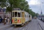 København / Kopenhagen Københavns Sporveje SL 2 (Tw 547 + Bw 15xx) Centrum (København K), Christiansborg Slotsplads / Højbro im Juni 1968. - Im Hintergrund rechts ist ein Teil der ursprünglichen Börse zu sehen. Dieses Gebäude wurde in den Jahren 1620 bis 1640 im niederländischen Renaissancestil erbaut. Die Iniatitive zur Errichtung der Kopenhagener Börse nahm der damalige König, Christian der Vierte (1577 - 1648, König ab 1588), der viele Gebäude von historischem und architektonischem Wert erbauen ließ. - Scan von einem Farbnegativ. Film: Kodacolor X. 