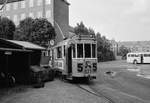 København / Kopenhagen Københavns Sporveje im Juni 1968: Ein Zug der SL5 (Tw 527 + Bw 15xx) ist eben in der Sundby remise / im Straßenbahnbetriebsbahnhof Sundby angekommen.