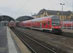 Hier ein RE nach Halle(Saale) Hbf. und im Hintergrund eine ...
