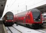 doppelstock-steuerwagen-3-gattung Umleiter machen es m�glich RE 1 (nach Frankfurt(Oder) neben RE 7 nach W�nsdorf-Waldstadt am 24.01.