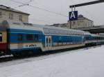 Die neuen Alex-Doppelstockwagen eingereiht in einem abgestellten Alexzug in Regensburg ...