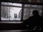 Drachenfelsbahn Die Sicht des Lokf�hrers in einem Zahnradtriebwagen der Drachenfelsbahn.
An diesem verschneitem Tag hat,wie auf dem Bild zu sehen ist,eine so genannte 'Zugverfolgung' stattgefunden. 
