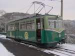 Ein Zahnradtriebwagen der Drachenfelsbahn,der gerade an der Bergstation angekommen ist. ...