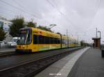 dresden-niederflurwagen-haltestellen-strecken Vor dem Umbau - Ein NGTD12DD auf Linie 7 in der Hst. Julius-Vahlteich-Stra�e (13.10.2009). Gegenw�rtig wird diese Anlage zum Mitnutzen f�r die Busse der Linie 70 ert�chtigt. 
