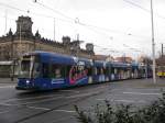 dresden-niederflurwagen-haltestellen-strecken DVB. Nr.2805 'Casino Prager Stra�e' am 30.12.'09 beim Einfahren in die Haltestelle Pirnaischer Platz