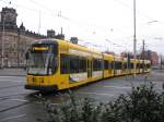 DVB. Nr.2806 Watzke verl�sst am 30.12. 09 die Station Pirnaischer Platz ...