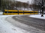 Linie 3 (2835) am 6.3.2010 an der Cämmerswalder Straße.
Wie man ... Linie 3 (2835) am 6.3.2010 an der Cämmerswalder Straße.
Wie man ...