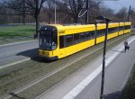 dresden-niederflurwagen-haltestellen-strecken Linie 3 an der C�mmerswalder Strasse Richtung Cosch�tz an einem fast herrlichen Fr�hlingstag.(30.03.10