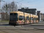 dresden-niederflurwagen-haltestellen-strecken DVB Nr.2546 'R�stfein Kaffee' verl�sst am 26.03.'10 die Haltestelle Hauptbahnhof