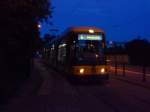 dresden-niederflurwagen-haltestellen-strecken Ein NGT 6 DD am 05.06.2010 als Linie 4 Am Endpunkt Laubegast in einer lauen Sommernacht.