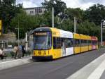 Stra�enbahnlinie 11 nach Zschertnizt an der Haltestelle Waldschl��chen.(18.8.2010)  ...