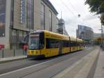 Stra�enbahnlinie 8 nach S�dvorstadt an der Haltestelle Prager Stra�e.(18.8.2010)  ...