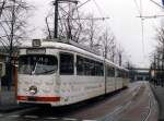 dusseldorf GT8 2670 Rheinbahn D�sseldorf mit einem Beiwagen der Serie 1633ff h�lt im Januar 1996 am Haltepunkt Heubesstra�e in D�sseldorf-Benrath auf Linie 701. Der Triebwagen aus dem Jahre 1969 wurde im vergangenen Monat ausgemustert und verschrottet.