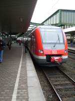 Hier steht 422560-3 am 27.02 im Duisburger Hbf als S1 ...