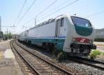 28.7.2010 13:55 FS E.402 129 mit einem InterCity aus Livorno ...