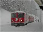 Beim Umsetzen am 25.12.09 bet�tigt sich die Ge 4/4 II ...