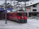 RhB - Ge 4/4 614 vor Schnellzug im Bahnhof Klosters ...