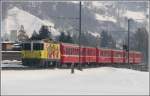 e-loks-ge-4-4-ii RE1228 aus Scuol mit Ge 4/4 II 611 'Landquart' kommt von Gr�sch herunter und f�hrt ohne Halt durch Seewis-Valzeina. (12.02.2010)