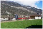RE1224 aus Scuol-Tarasp mit Ge 4/4 II 625 K�blis hat ...