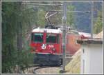 R1440 mit Ge 4/4 II 626 Malans verschwindet im Castielertobel, ...