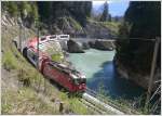 Ge 4/4 II Zernez zieht den GlacierExpress 903 durch die ...