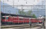 e-loks-ge-4-4-ii RE1236 mit Ge 4/4 II 618 'Berg�n/Bravuogn' steht in Landquart. Die neue Perronverl�ngerung mit dem gezackten Dach ist auf diesem Bild sch�n zu sehen und ich nehme an, das Ganze hat einen triftigen Grund, nur welcher?
(01.05.2010)