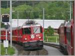 Zugsbegegnung in Castrisch zwischen R1269 und R1252. (27.05.2010)  ...