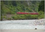 RE1232 mit Ge 4/4 II 617 Ilanz f�hrt entlang des ...