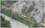 e-loks-ge-4-4-iii GlacierExpress 902 f�hrt dem Vorderrhein entlang Richtung Chur, hier zwischen Versam-Safien und Trin. (26.05.2010)