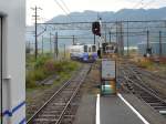 echizen-bahn Die Echizen-Bahn: In Eiheijiguchi kommt 6105 entgegen, w�hrend vorn (und im Spiegel sichtbar) 6107 auf die Weiterfahrt wartet. 4.November 2008. 
