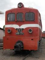 Eine Alsthom Diesellokomotive der Ferrocarriles Quito - San Lorenzo am 07.02.2011 in Ibarra, Ecuador. Leider sind diese Loks nicht mehr einsatzbereit und stehen mit einigen Gterwagen abgestellt.