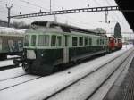 Der historische BN Triebwagen Be 4/4 761, Wellensittich , mit drei ...