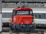 Ee 922 SBB - Ee 922 004-7 unterwegs im Bahnhof Basel SBB/SNCF am 02.04.2010