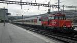 Ee 922 Am 28.05.10 entfert die Ee 922 005-4 in Luzern einige Module angekommener Z�ge. Diese Module waren am IR aus Genf und am RE aus Bern angeh�ngt.
